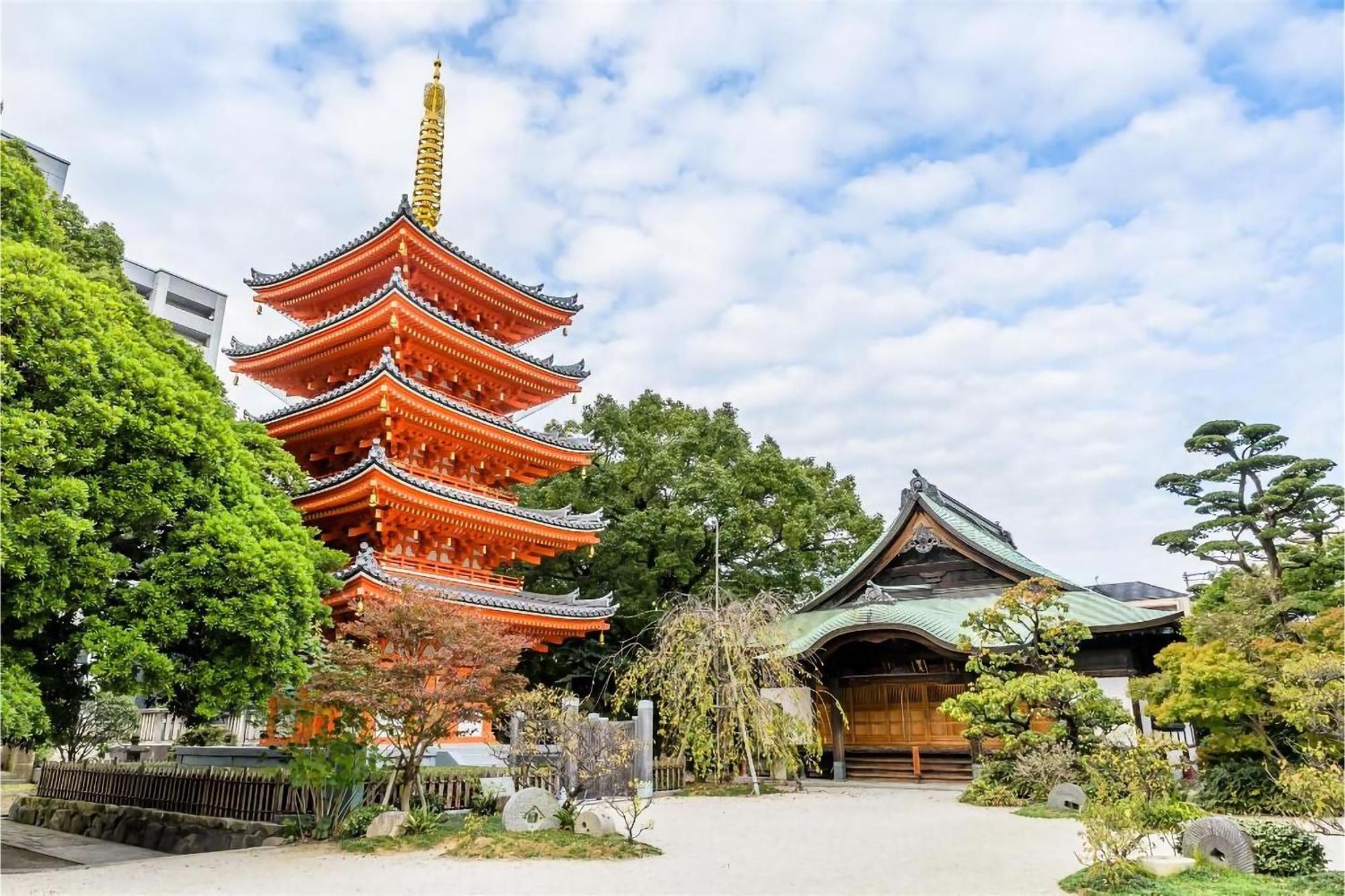 Retoa Hakataekiminami * Fukuoka (Fukuoka)